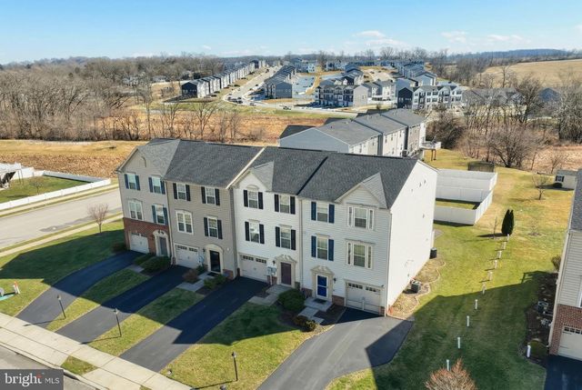 421 CHARLES, Hanover, PA 17331