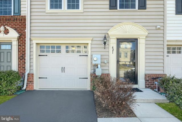 421 CHARLES, Hanover, PA 17331