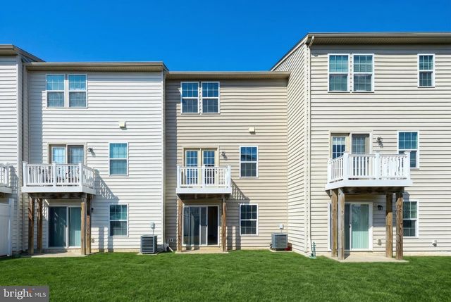 421 CHARLES, Hanover, PA 17331