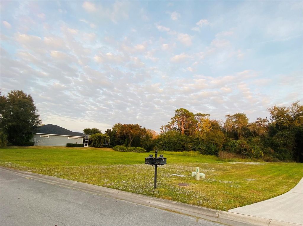 Image 3 of property listing at 617 130TH COURT NE, Bradenton, FL 34212