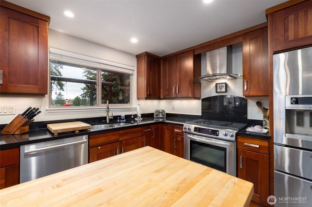 16505 Country Club Drive, Burlington, WA 98233