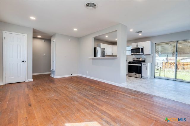 704 S 3rd Street, Copperas Cove, TX 76522