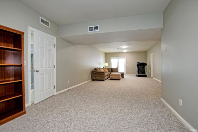 8911 Blackstone Drive, Newburgh, IN 47630