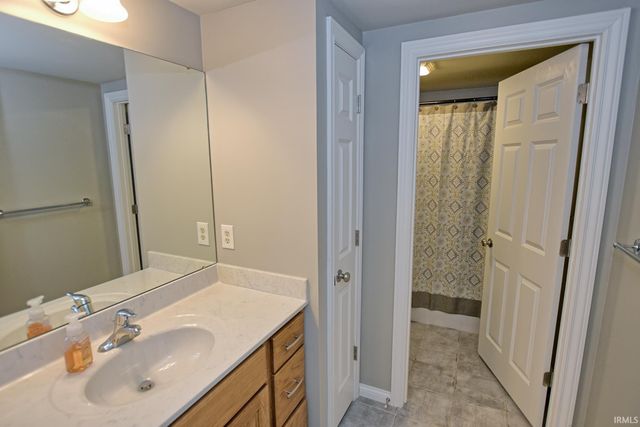 8911 Blackstone Drive, Newburgh, IN 47630