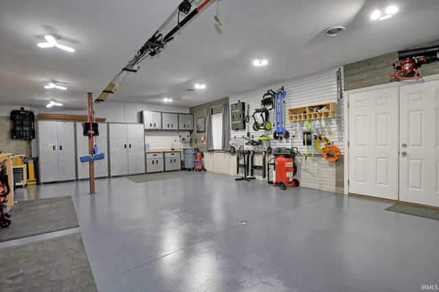 8911 Blackstone Drive, Newburgh, IN 47630