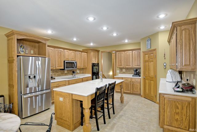 8911 Blackstone Drive, Newburgh, IN 47630