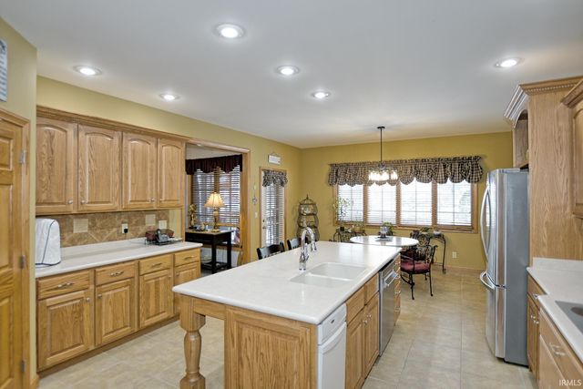 8911 Blackstone Drive, Newburgh, IN 47630