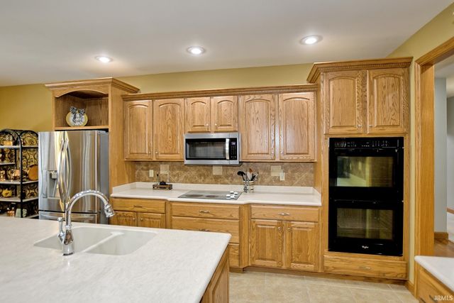 8911 Blackstone Drive, Newburgh, IN 47630