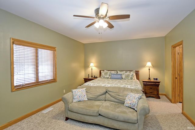 8911 Blackstone Drive, Newburgh, IN 47630