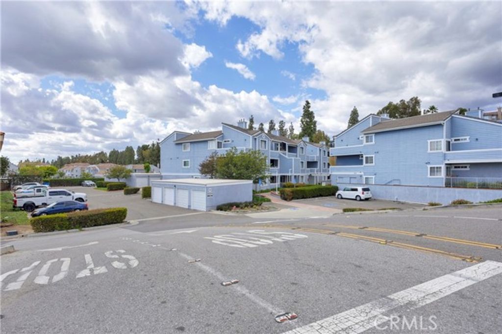 111 S Lakeview 111D, Placentia, CA 92870