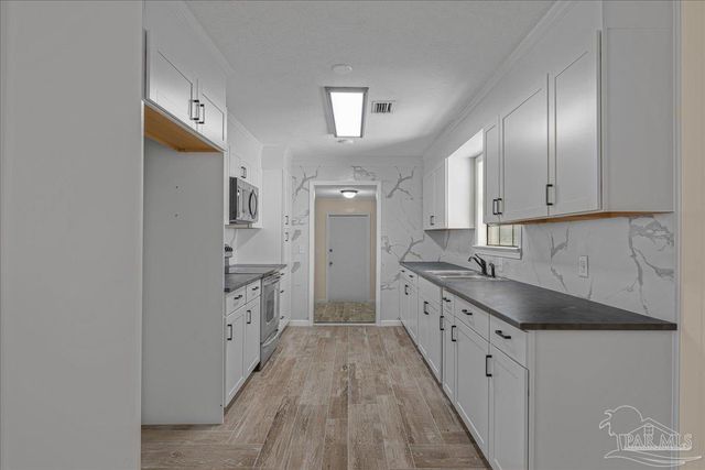 4977 Sanchez Ln, Pensacola, FL 32507