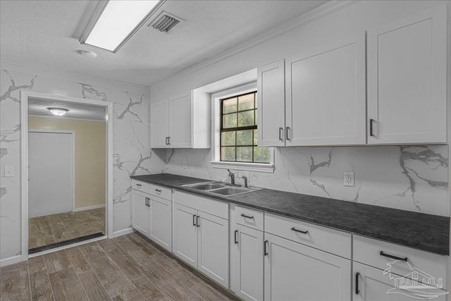 4977 Sanchez Ln, Pensacola, FL 32507