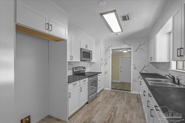 4977 Sanchez Ln, Pensacola, FL 32507