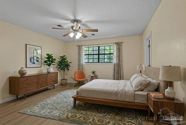 4977 Sanchez Ln, Pensacola, FL 32507