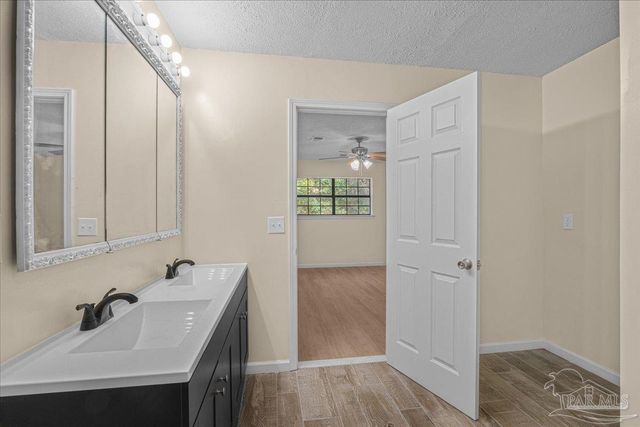 4977 Sanchez Ln, Pensacola, FL 32507