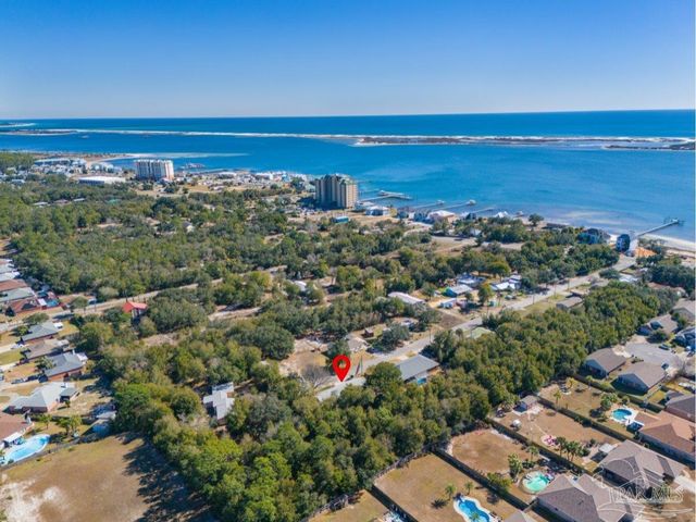 4977 Sanchez Ln, Pensacola, FL 32507