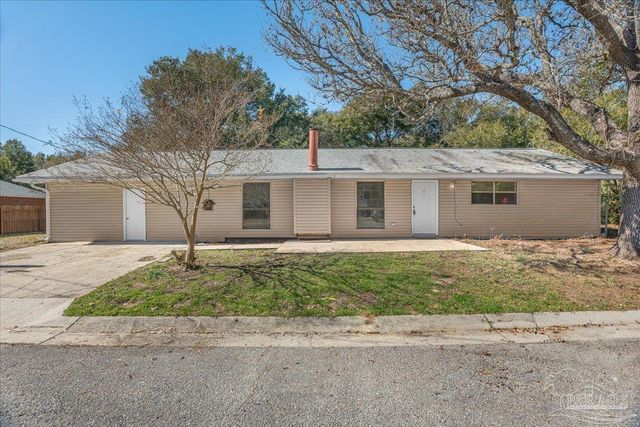 4977 Sanchez Ln, Pensacola, FL 32507