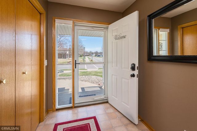 2209 Aspen Lane, North Mankato, MN 56003