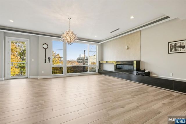 26 Hudson Terrace, Edgewater, NJ 07020