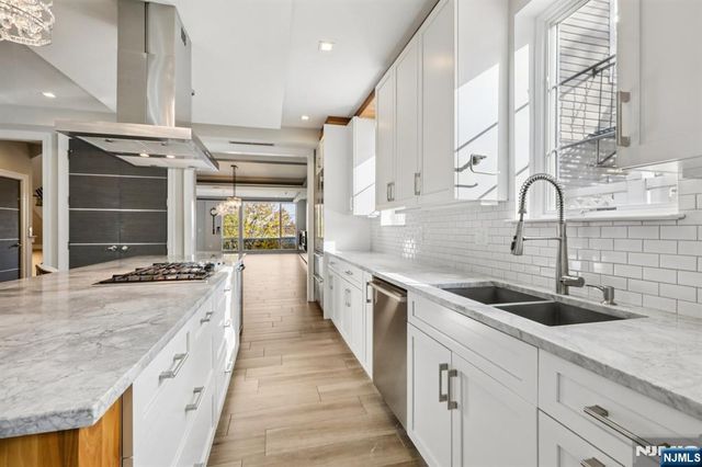 26 Hudson Terrace, Edgewater, NJ 07020