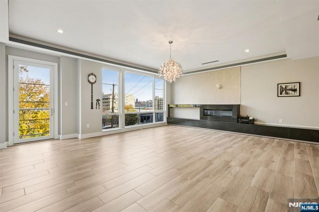 26 Hudson Terrace, Edgewater, NJ 07020