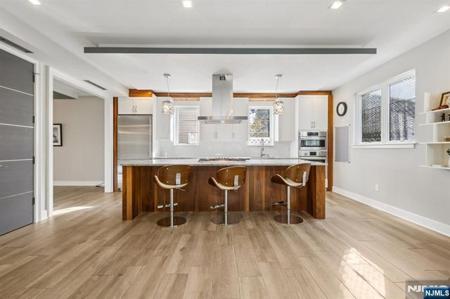 26 Hudson Terrace, Edgewater, NJ 07020