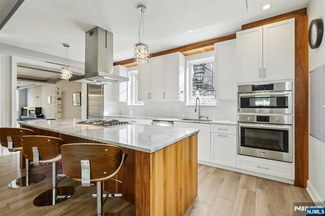 26 Hudson Terrace, Edgewater, NJ 07020