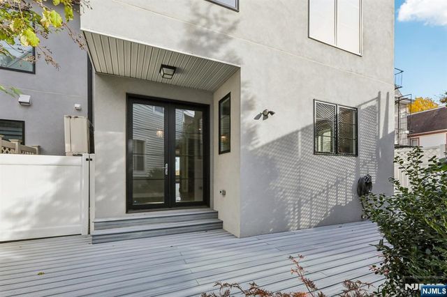 26 Hudson Terrace, Edgewater, NJ 07020