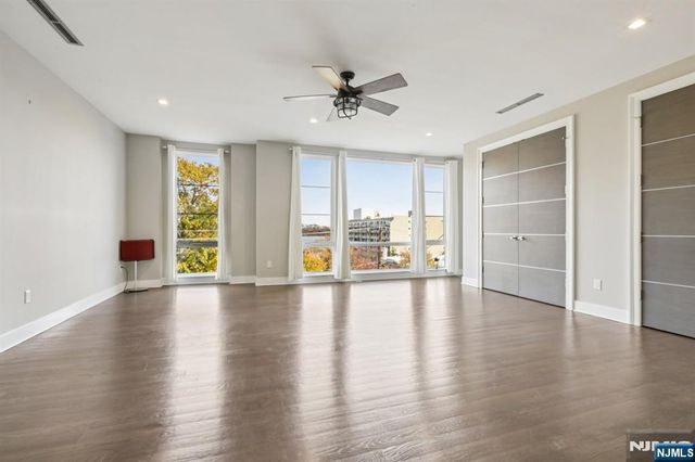 26 Hudson Terrace, Edgewater, NJ 07020