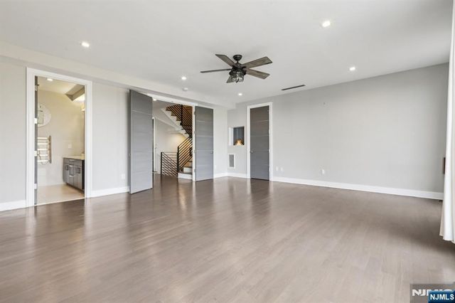 26 Hudson Terrace, Edgewater, NJ 07020