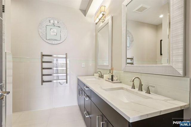 26 Hudson Terrace, Edgewater, NJ 07020