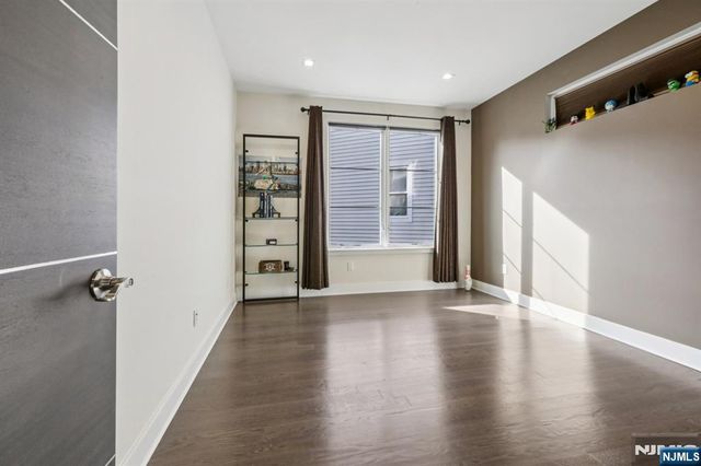 26 Hudson Terrace, Edgewater, NJ 07020