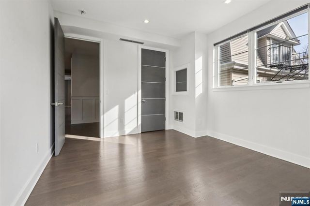 26 Hudson Terrace, Edgewater, NJ 07020