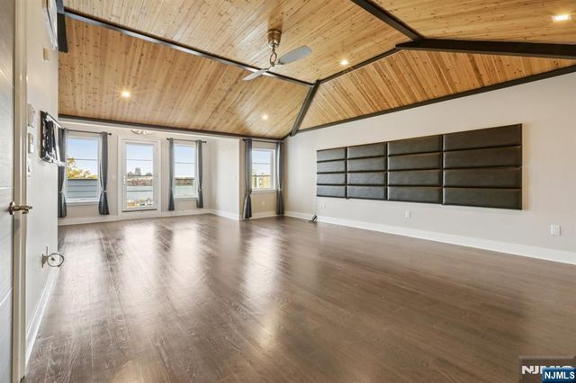 26 Hudson Terrace, Edgewater, NJ 07020