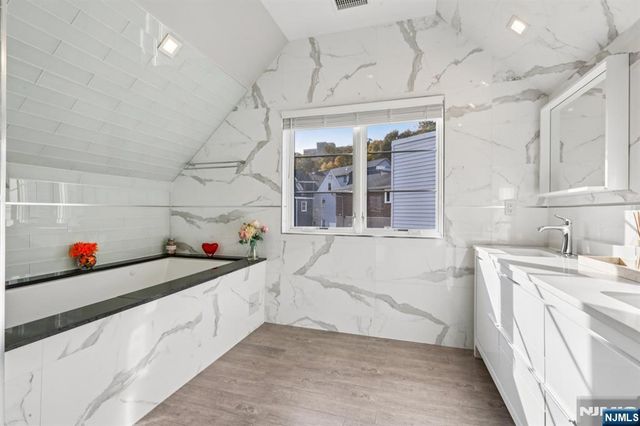 26 Hudson Terrace, Edgewater, NJ 07020