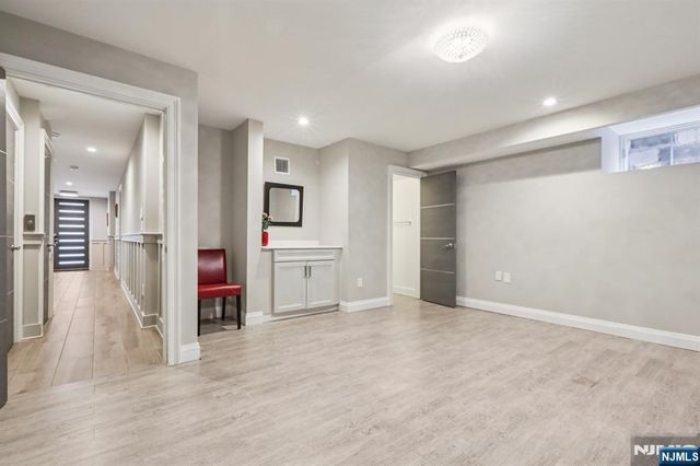 26 Hudson Terrace, Edgewater, NJ 07020