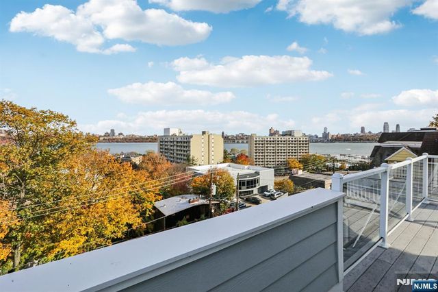 26 Hudson Terrace, Edgewater, NJ 07020