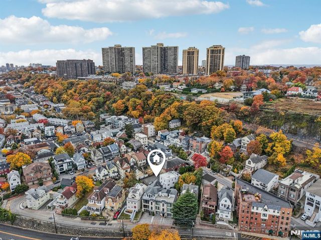 26 Hudson Terrace, Edgewater, NJ 07020