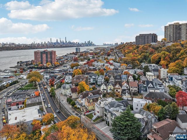 26 Hudson Terrace, Edgewater, NJ 07020