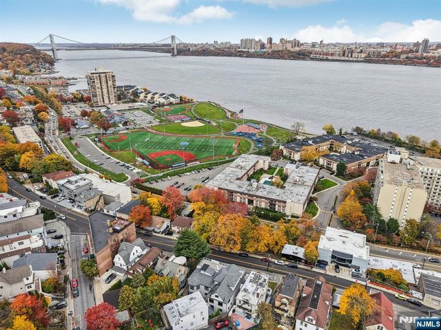 26 Hudson Terrace, Edgewater, NJ 07020