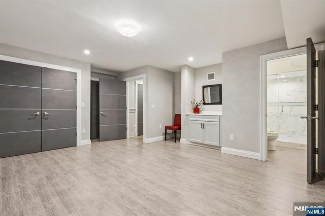 26 Hudson Terrace, Edgewater, NJ 07020