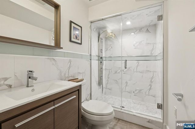 26 Hudson Terrace, Edgewater, NJ 07020