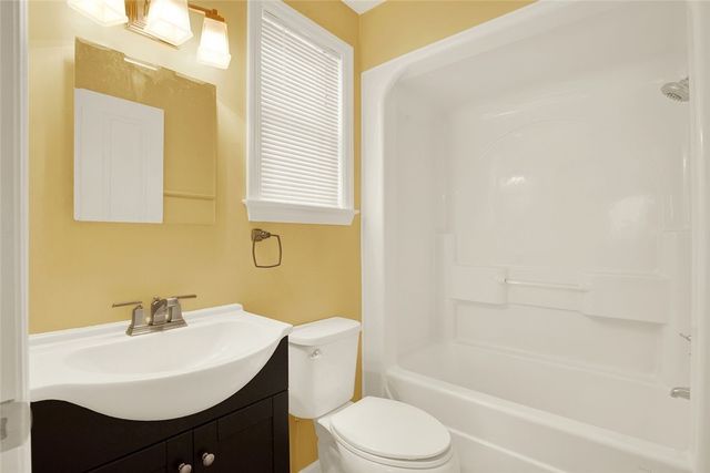 774 Vernon Dr, Rostraver, PA 15012