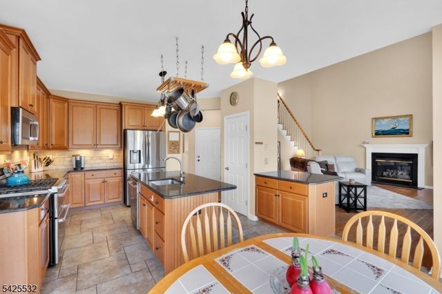 6 Ridge Rd, Frenchtown Boro, NJ 08825