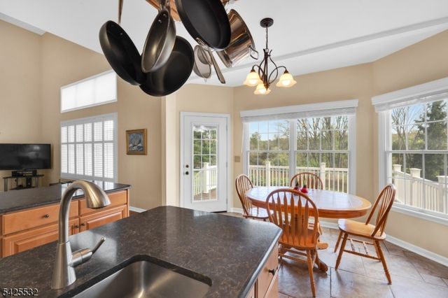 6 Ridge Rd, Frenchtown Boro, NJ 08825