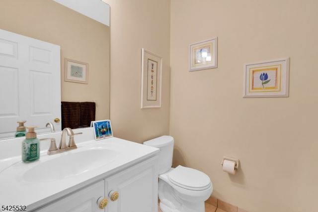 6 Ridge Rd, Frenchtown Boro, NJ 08825