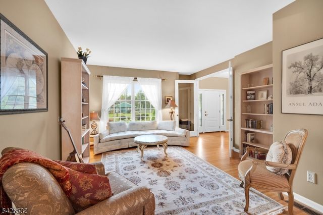 6 Ridge Rd, Frenchtown Boro, NJ 08825