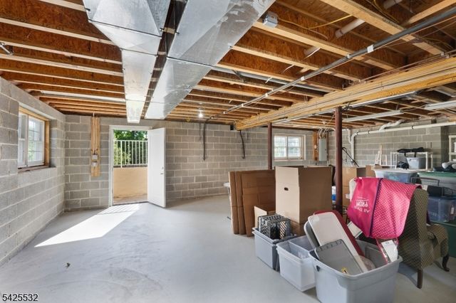 6 Ridge Rd, Frenchtown Boro, NJ 08825