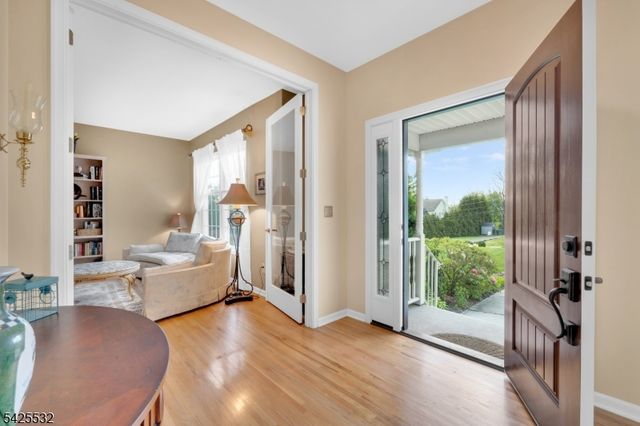 6 Ridge Rd, Frenchtown Boro, NJ 08825