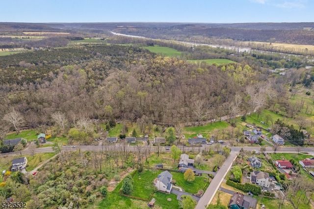 6 Ridge Rd, Frenchtown Boro, NJ 08825